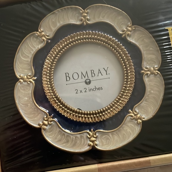 SET/3 FRAMES BOMBAY COMPANY Set of 3 Enameled Flower Frames, New in sealed box - Picture 9 of 12